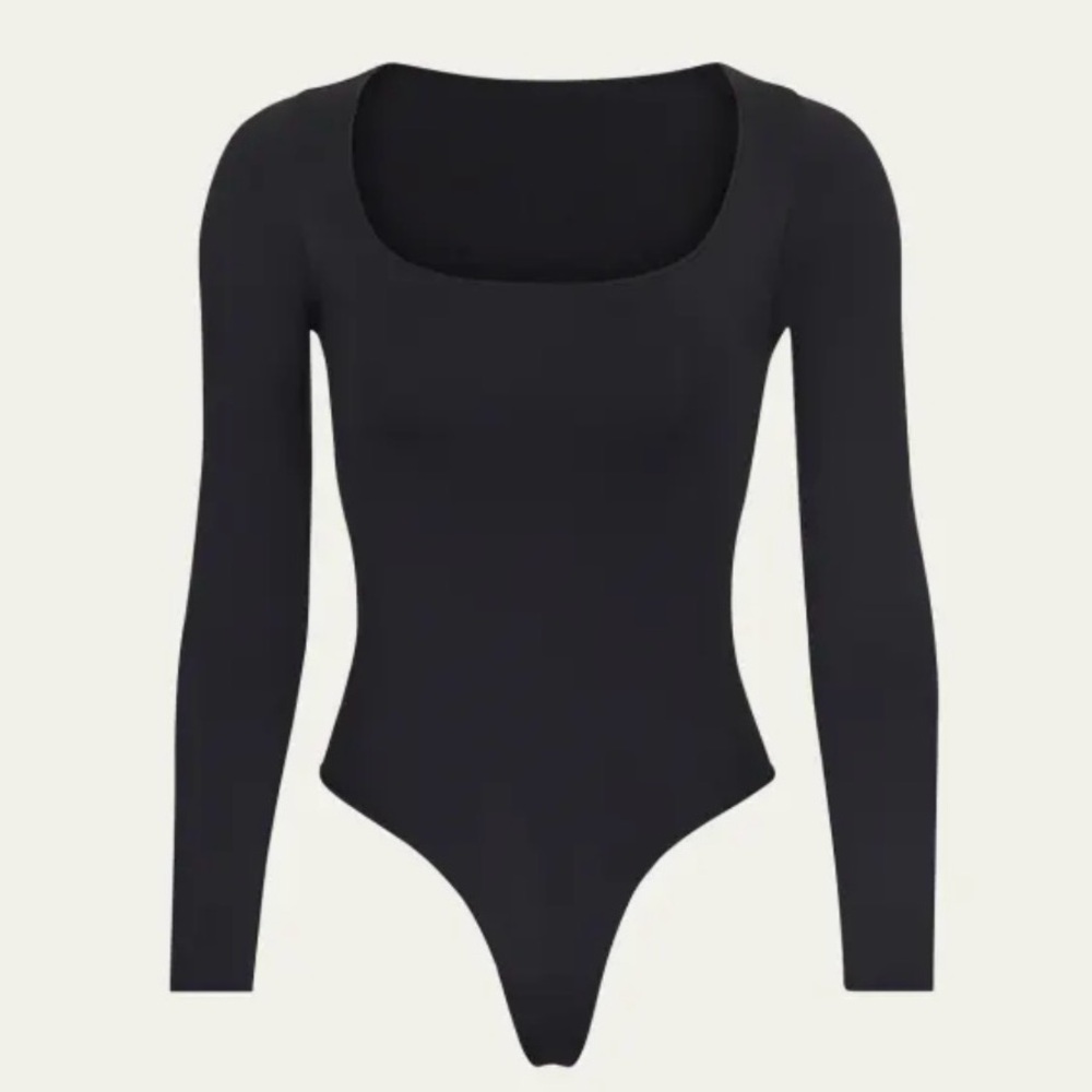 SKIMS Essential Smoothing Bodysuit